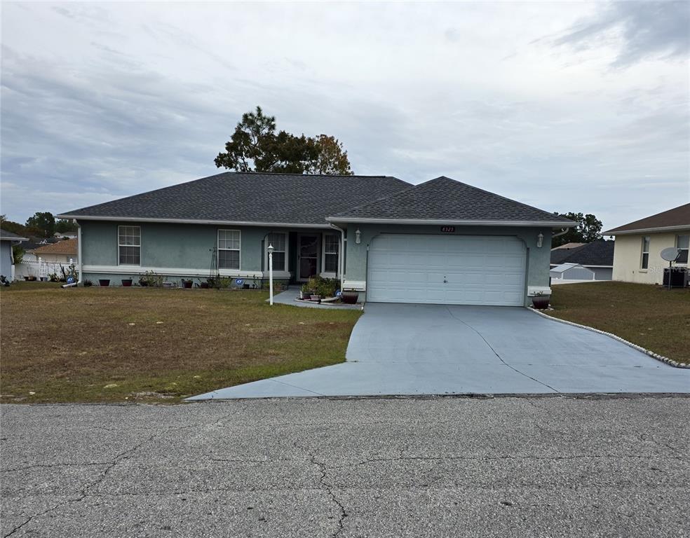 8525 Southwest 136th Loop Ocala, FL 34473 - Photo 1 of 1 a front view of a house with a yard