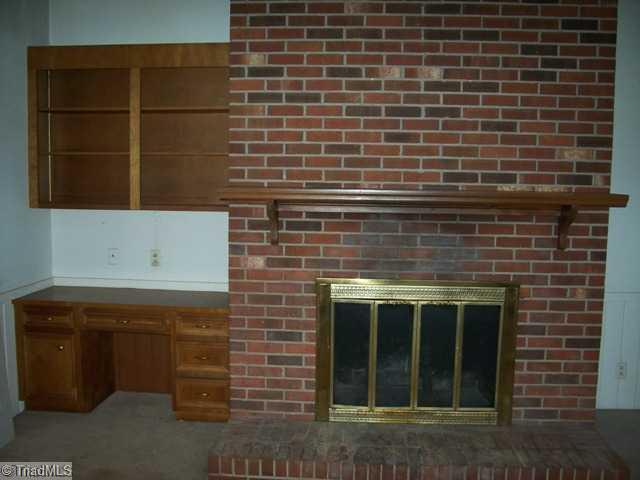 208 Epping Road Clemmons, NC 27012 - Photo 5 of 9 Den/Family/Great Room.