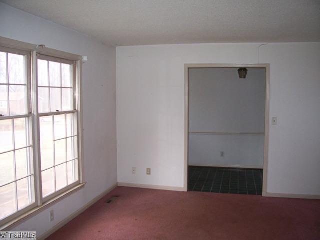 208 Epping Road Clemmons, NC 27012 - Photo 7 of 9 Living Room.