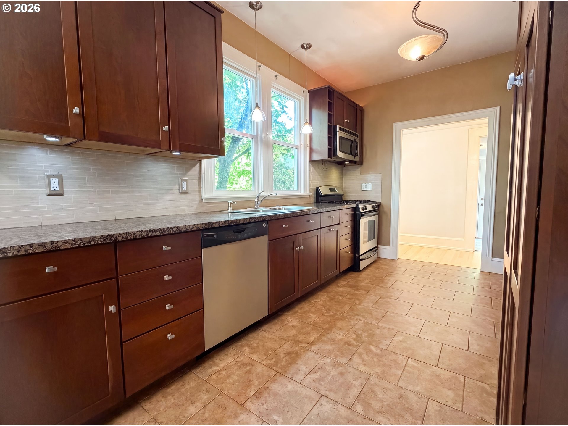 3214 Southeast 9th Avenue Portland, OR 97202 - Photo 2 of 17