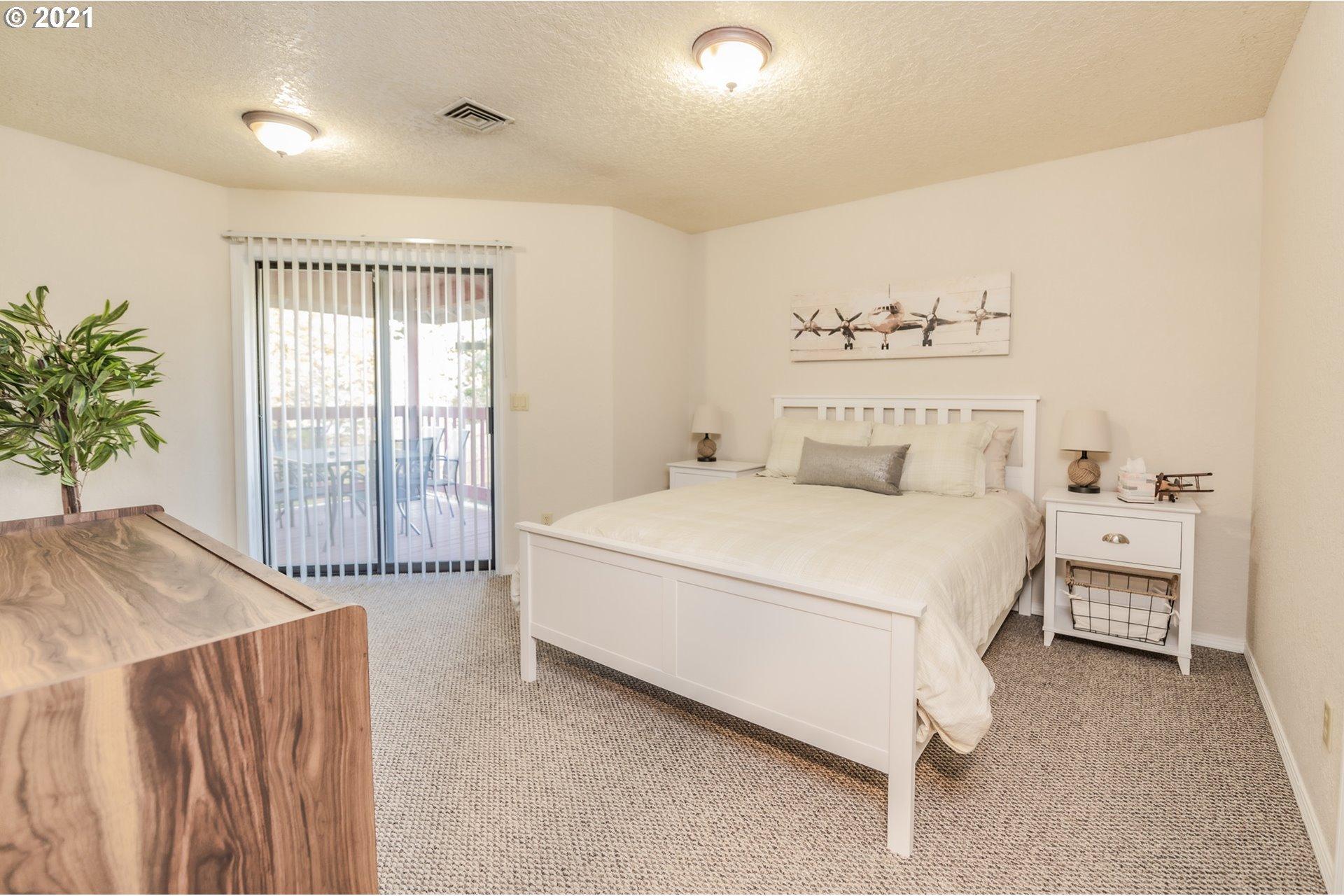 16121 Northeast San Rafael Street Portland, OR 97230 - Photo 23 of 32 Gallery Image 23