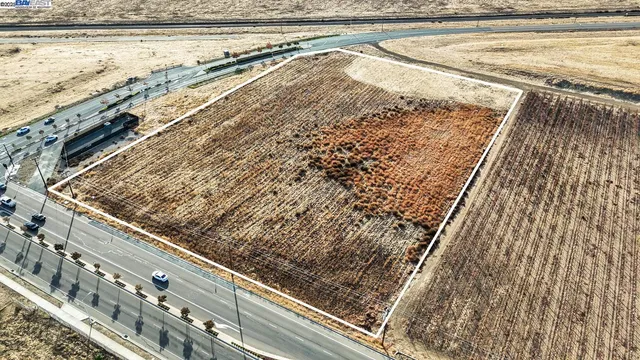 a view of a bathtub in the balcony