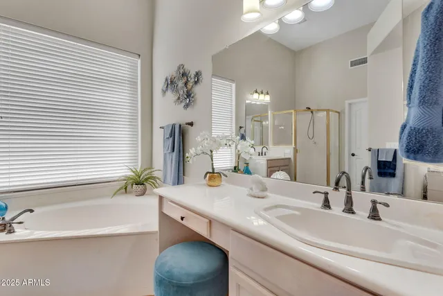 a view of a livingroom with furniture and a livingroom