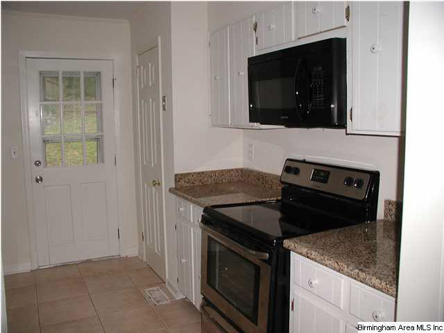 1108 Henry Drive Alabaster, AL 35007 - Photo 3 of 11