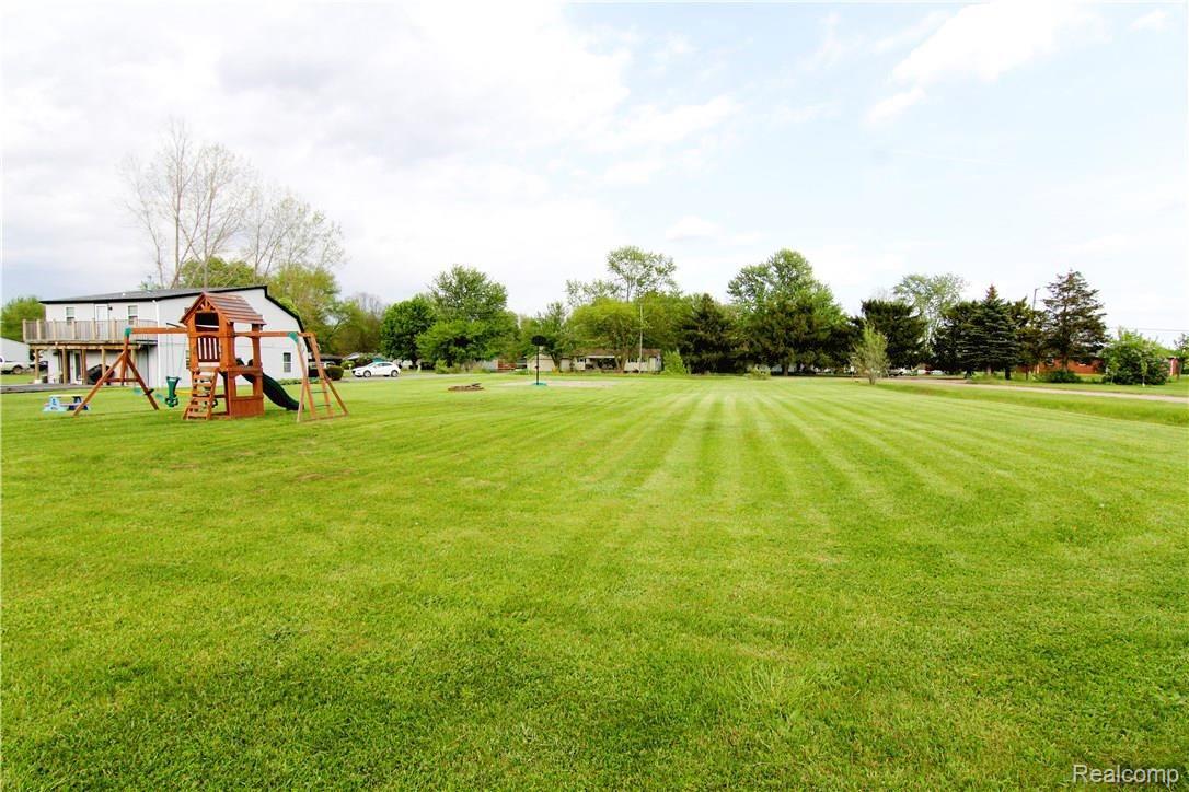 17660 Lohr Road Belleville, MI 48111 - Photo 5 of 15 16.jpg