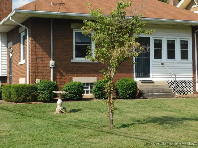 $274,900 | 301 East Market Street, Salem, IN 47167