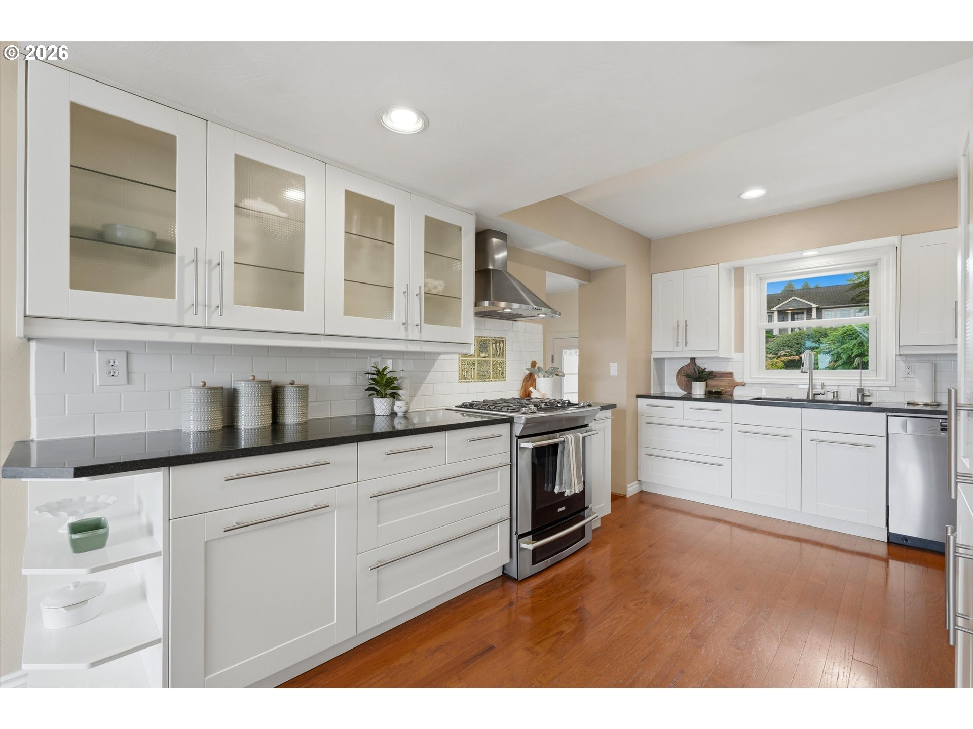 6331 Southwest Brugger Street Portland, OR 97219 - Photo 8 of 40 Gallery Image 8
