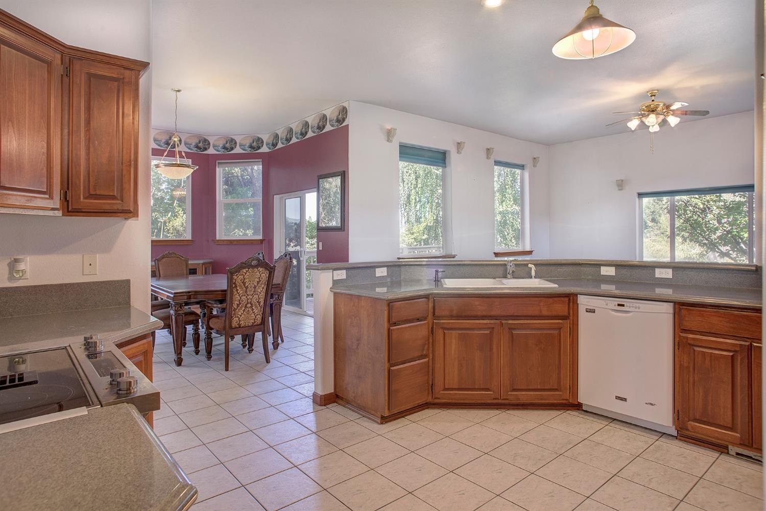 545 Ridgeway Avenue Central Point, OR 97502 - Photo 12 of 33 Additional Photo