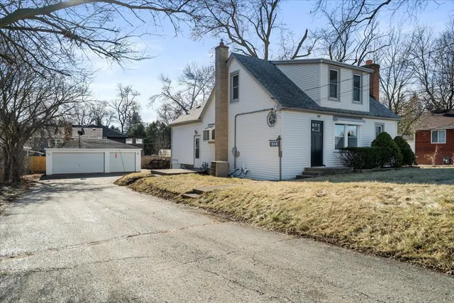 $290,000 | 318 East Liberty Street, Wauconda, IL 60084