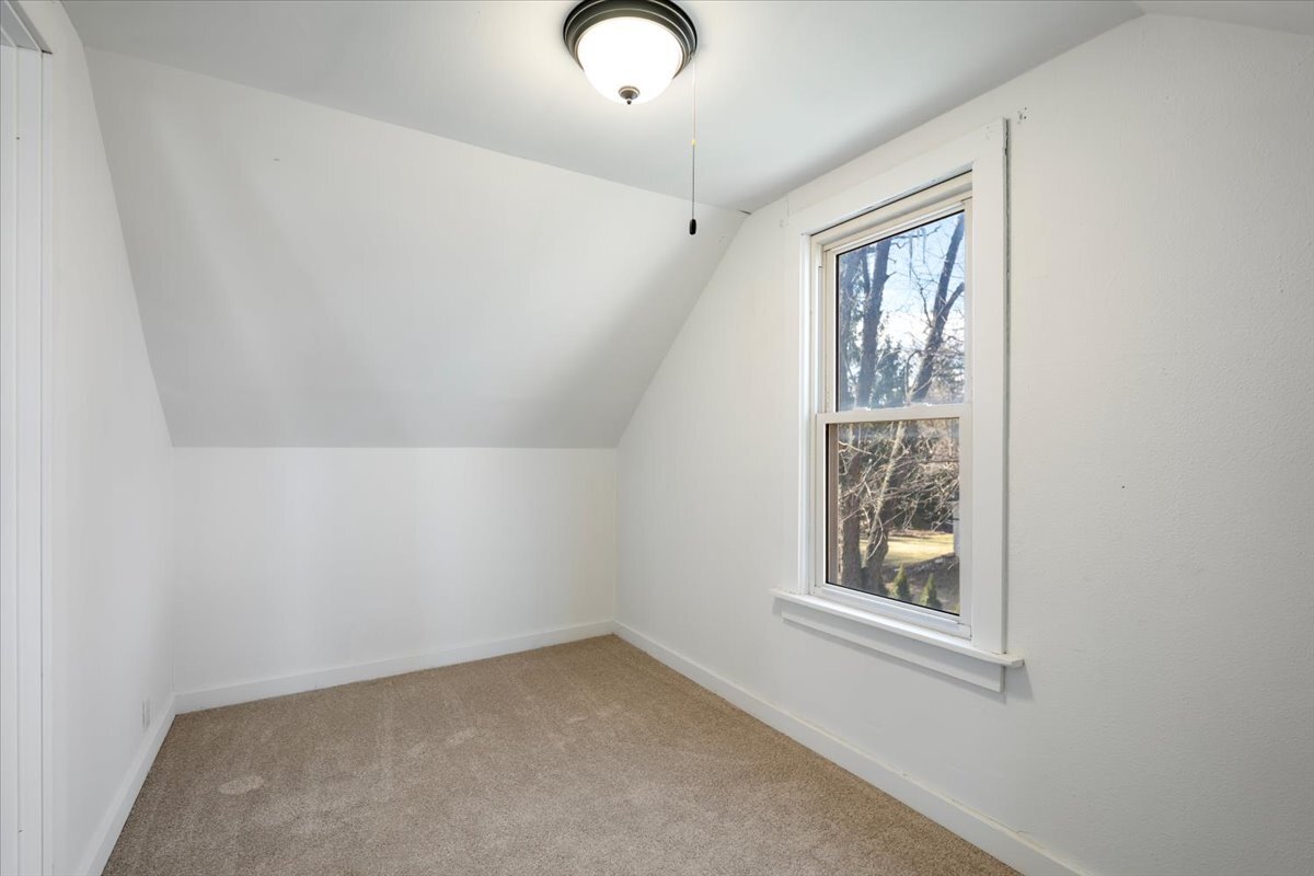 318 East Liberty Street Wauconda, IL 60084 - Photo 11 of 30 an empty room with windows
