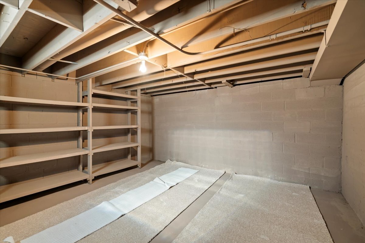 318 East Liberty Street Wauconda, IL 60084 - Photo 15 of 30 a view of an empty room with empty shelves