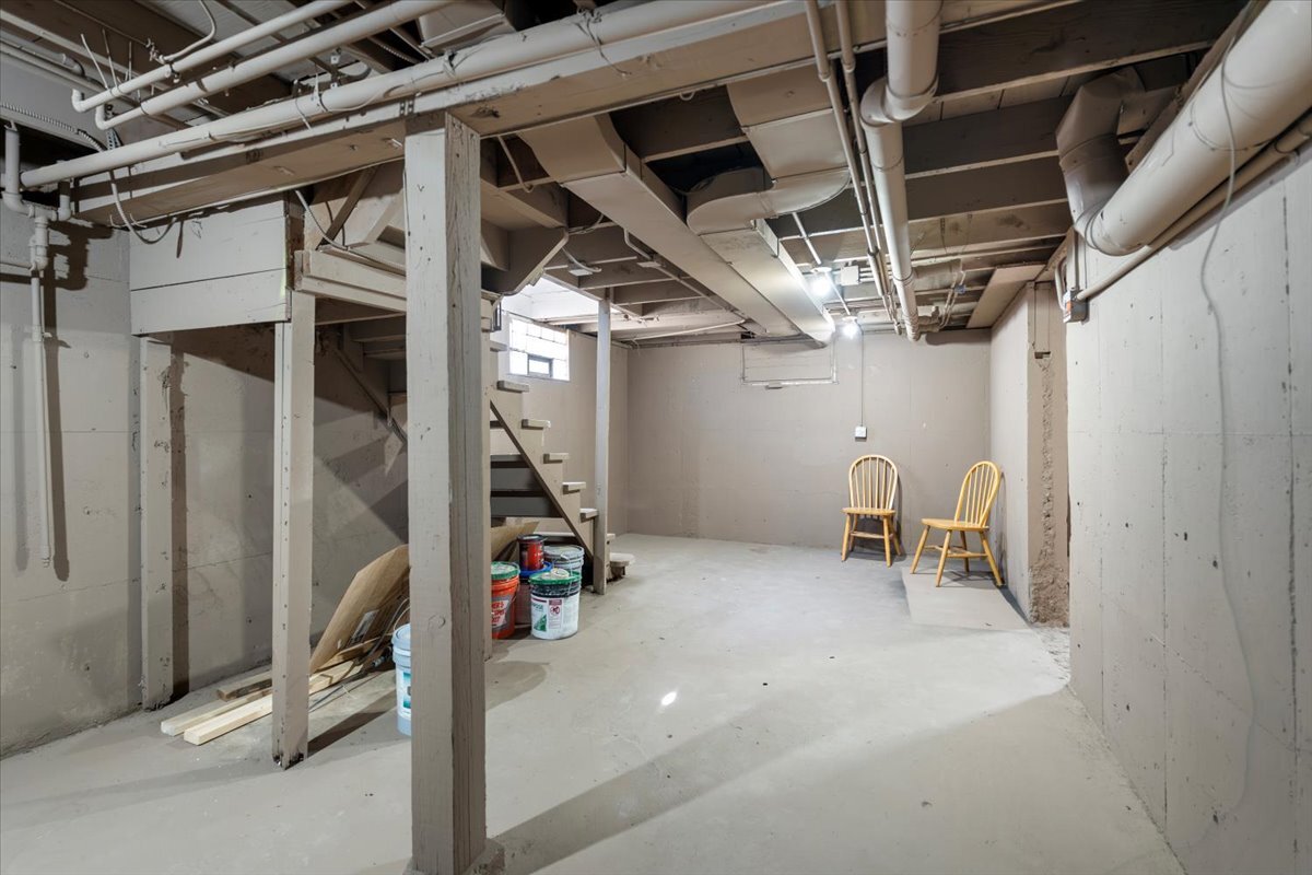 318 East Liberty Street Wauconda, IL 60084 - Photo 16 of 30 a view of a room with gym equipment