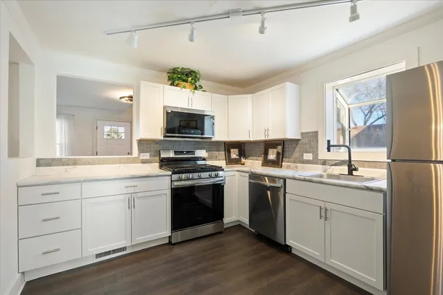 $290,000 | 318 East Liberty Street, Wauconda, IL 60084