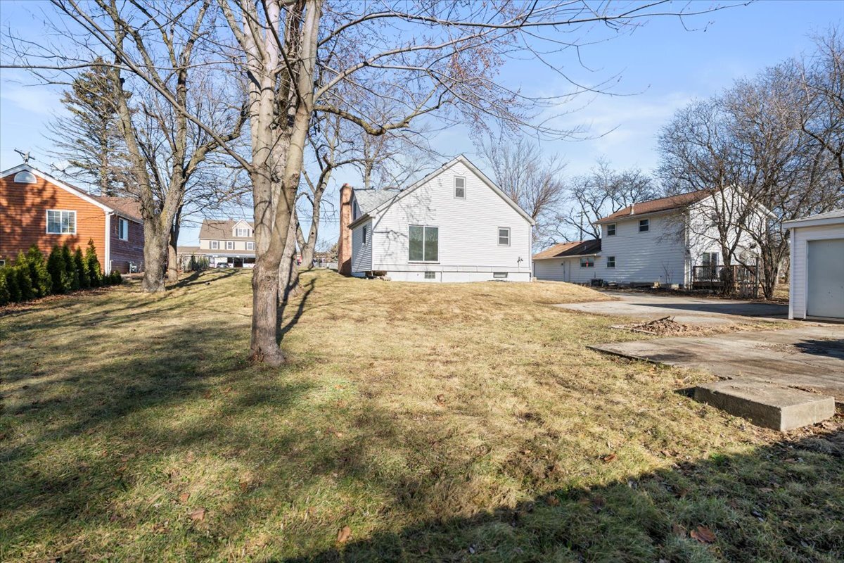 318 East Liberty Street Wauconda, IL 60084 - Photo 21 of 30 a view of a yard covered in snow