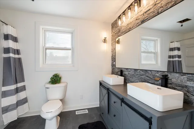 $290,000 | 318 East Liberty Street, Wauconda, IL 60084