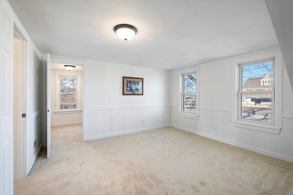 318 East Liberty Street Wauconda, IL 60084 - Photo 9 of 30 an empty room with windows and closet