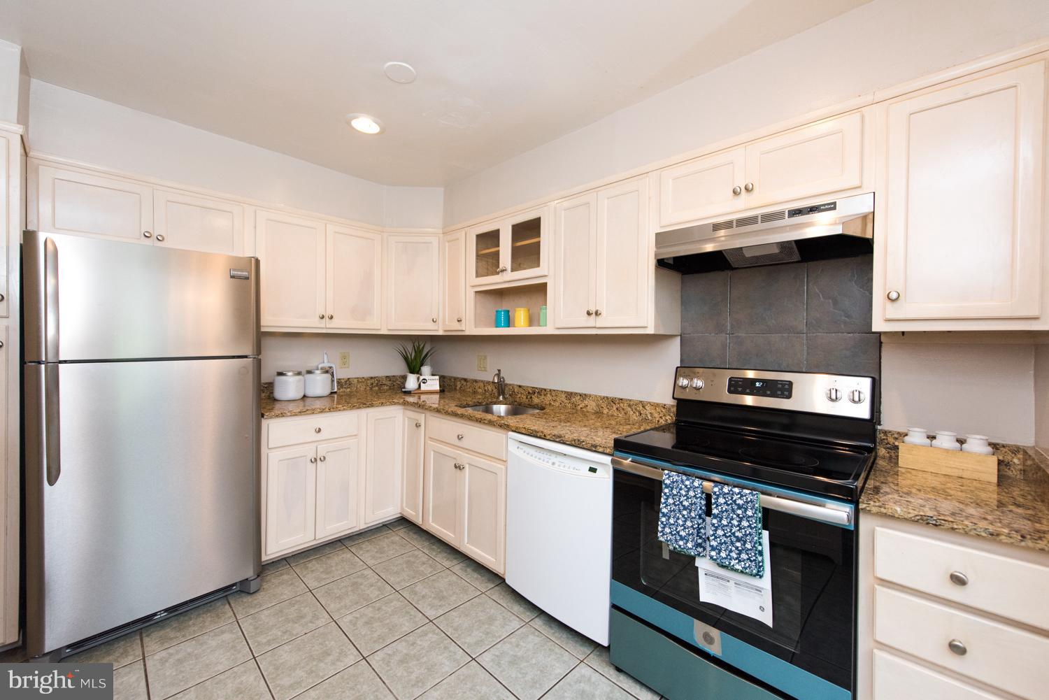 10943 Amherst Avenue Silver Spring, MD 20902 - Photo 4 of 25 Large Kitchen with new oven!