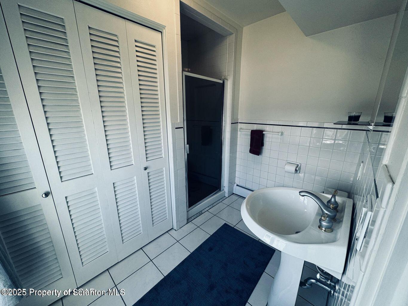 171 Limewood Road Shavertown, PA 18708 - Photo 22 of 41 a bathroom with a sink and mirror