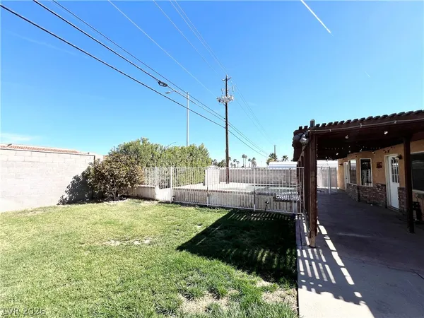$2,500 | 6446 Meadowlark Lane, Las Vegas, NV 89103