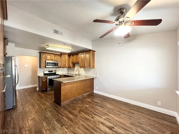 $2,500 | 6446 Meadowlark Lane, Las Vegas, NV 89103