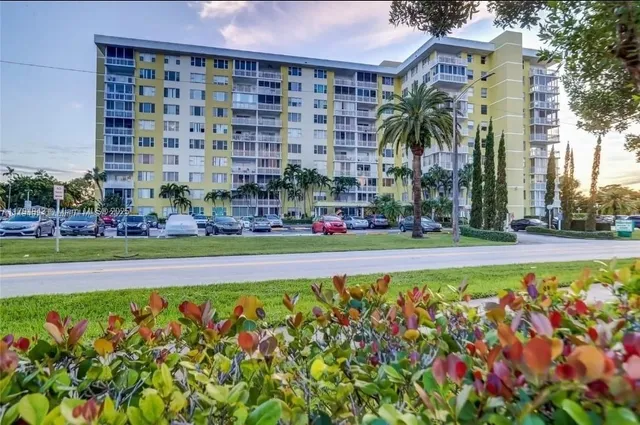 $212,000 | 4400 Hillcrest Drive, Unit 215B, Hollywood, FL 33021