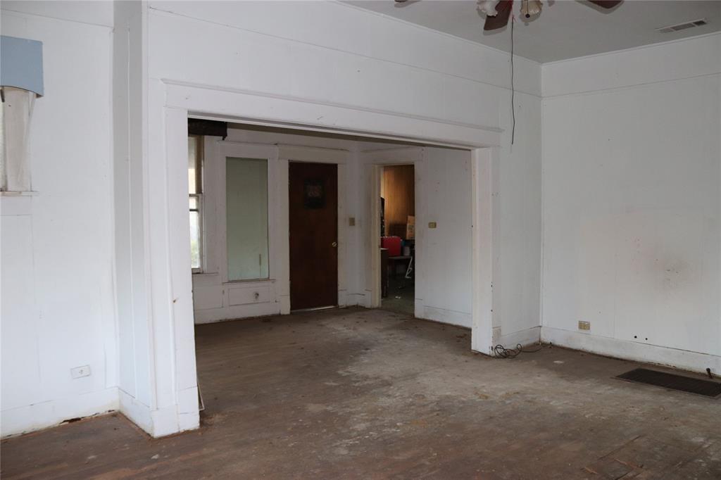 417 North Scullin Avenue Denison, TX 75020 - Photo 11 of 16 a view of empty room with ceiling fan