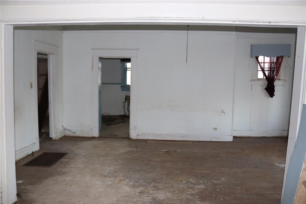 417 North Scullin Avenue Denison, TX 75020 - Photo 13 of 16 an empty room with windows