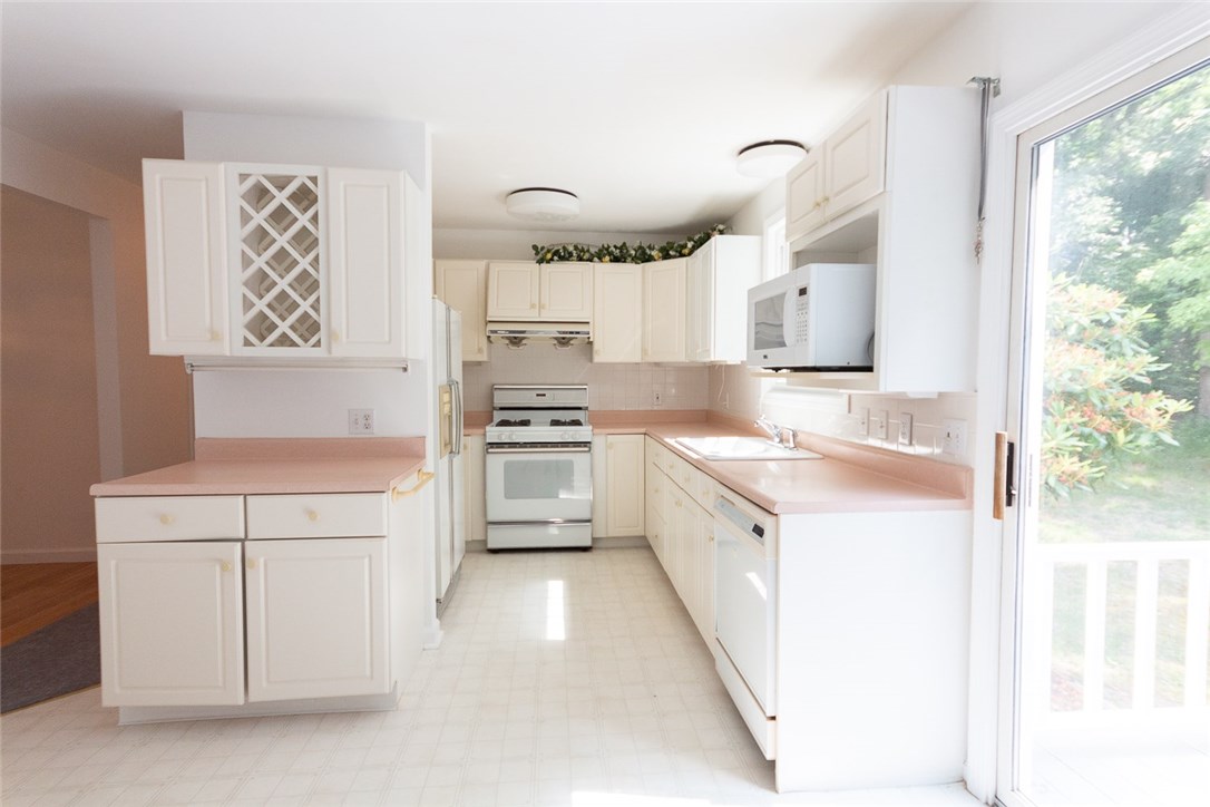 90 Kings Ridge Road South Kingstown, RI 02879 - Photo 8 of 36 Gallery Image 8