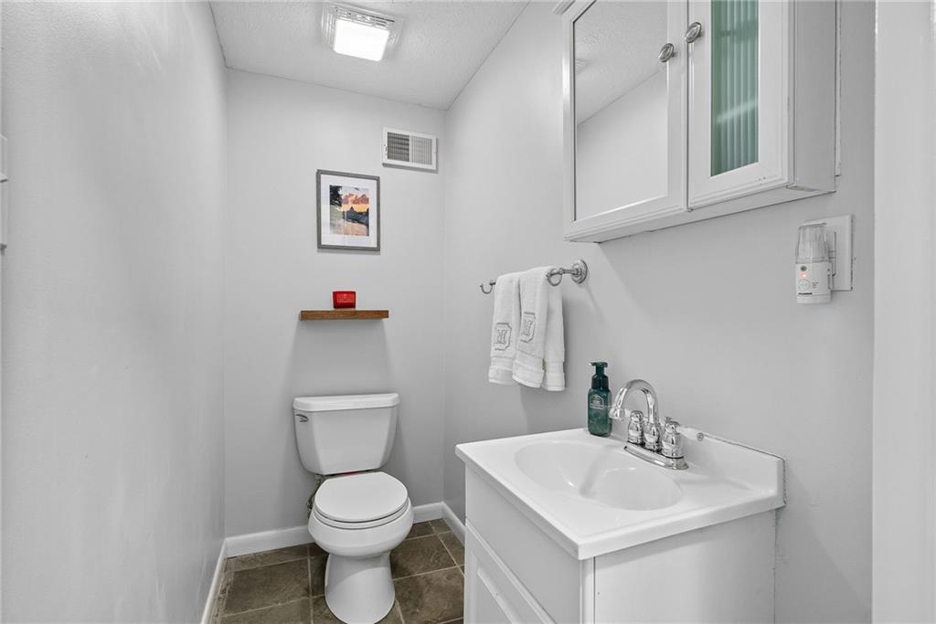 999 Forsythe Road Carnegie, PA 15106 - Photo 21 of 50 Gallery Image 21