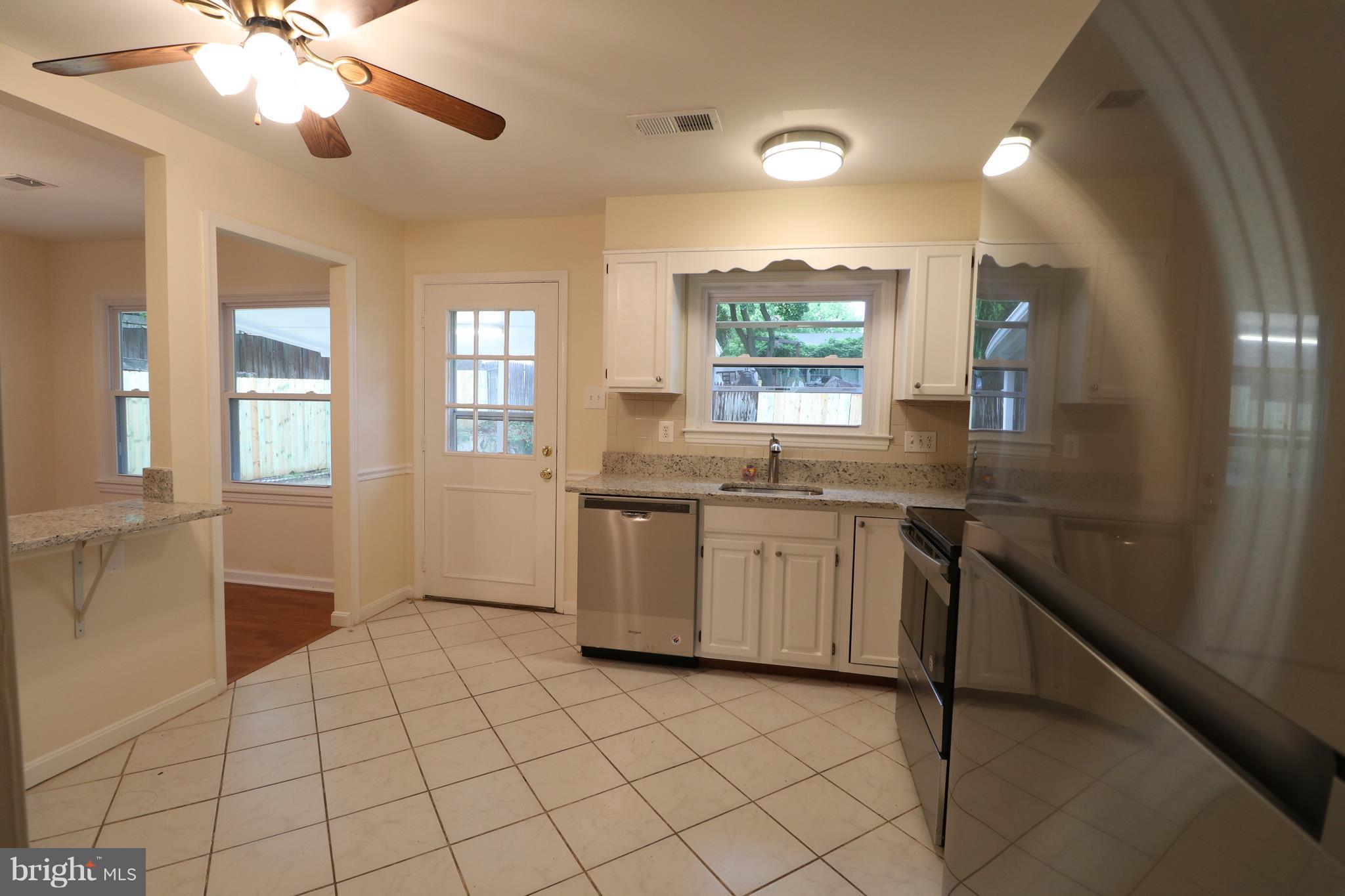 1303 East Jefferson Road Sterling, VA 20164 - Photo 9 of 30 Kitchen