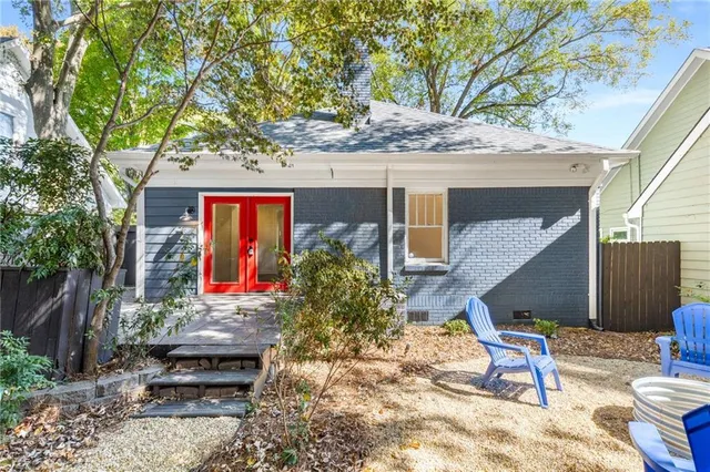 a view of a patio in backyard