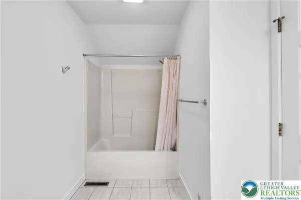 $3,200 | 5721 Crawford Drive, Bethlehem, PA 18017