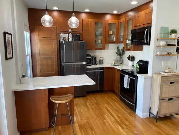 $2,600 | 258 Everett Street, Unit 3, Boston, MA 02128