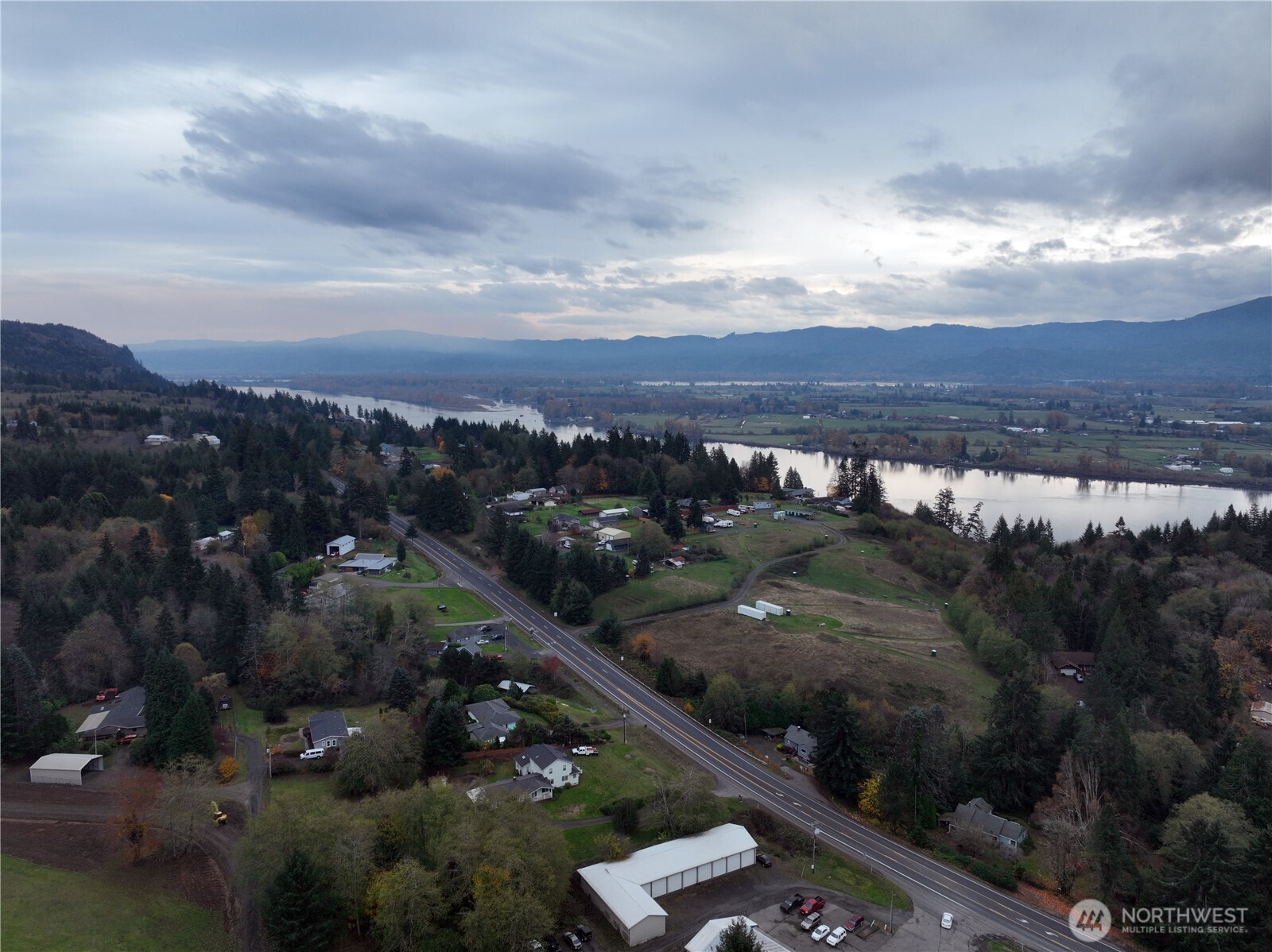 1 Linquist Lane Cathlamet, WA 98612 - Photo 5 of 5 a view of a city