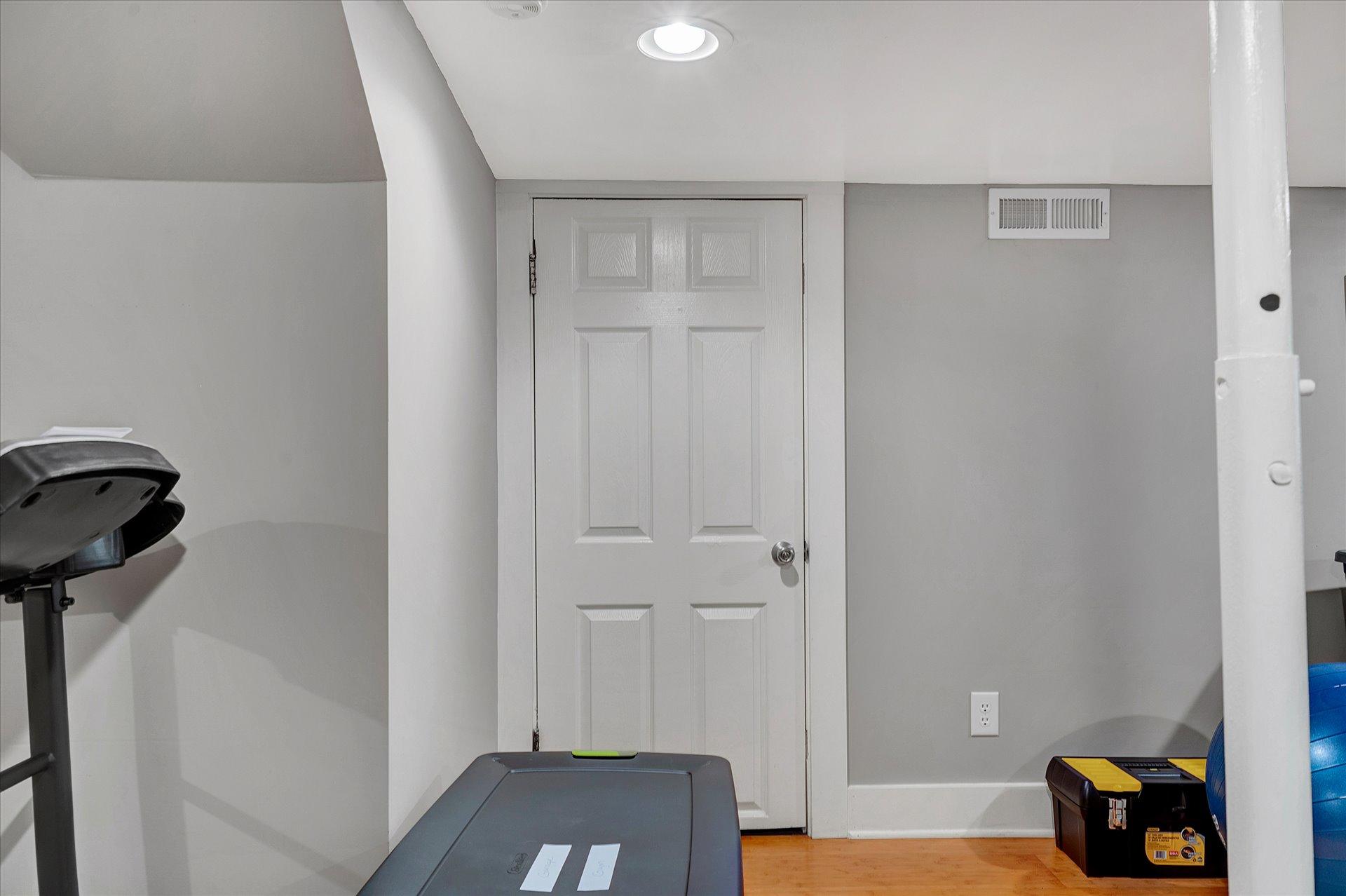 2132 Holley Road Roanoke, VA 24012 - Photo 28 of 33 28-SGP (231 of 35)