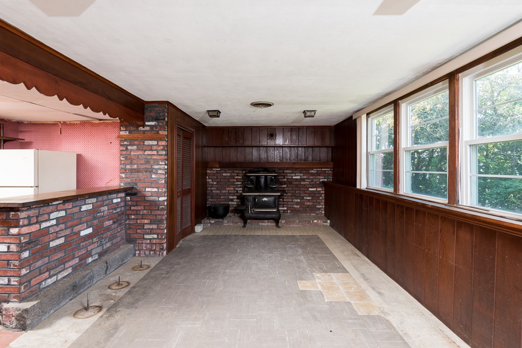 33 Anna Road Weymouth, MA 02191 - Photo 16 of 26 Gallery Image 16