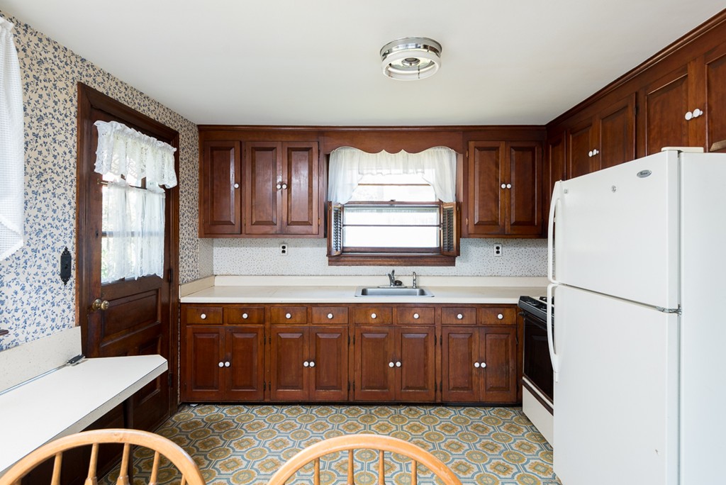 33 Anna Road Weymouth, MA 02191 - Photo 5 of 26 Gallery Image 5