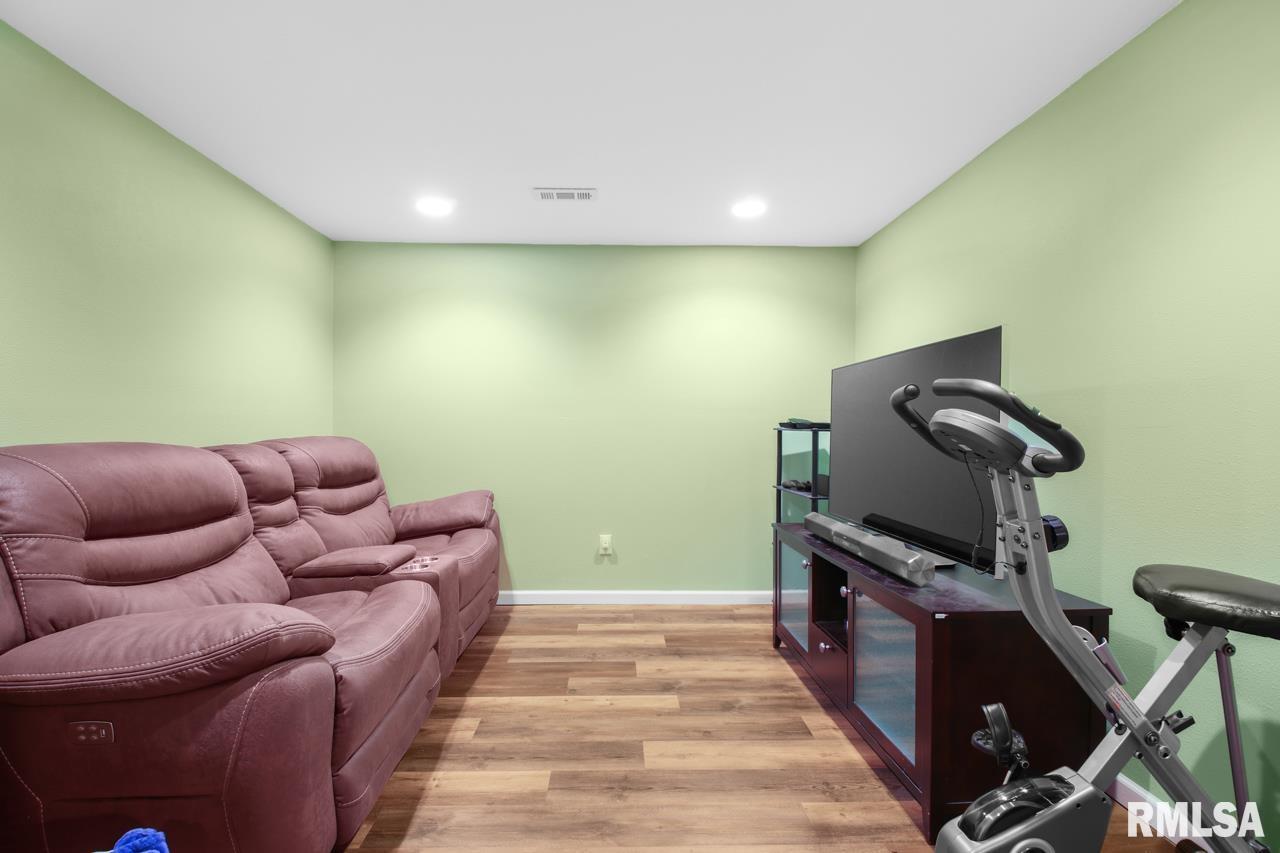 1109 Springfield Road East Peoria, IL 61611 - Photo 23 of 36 Gallery Image 23