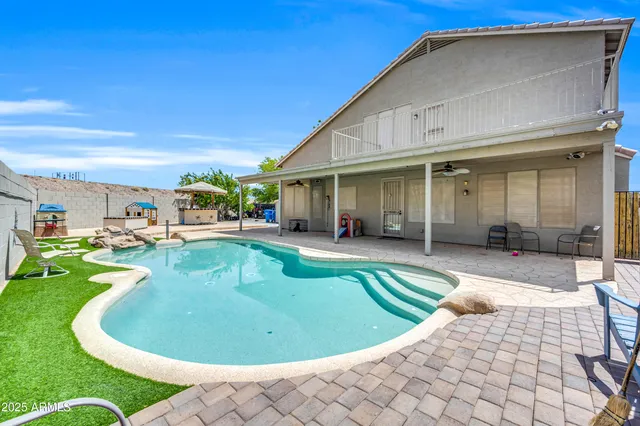 a view of a back yard of the house