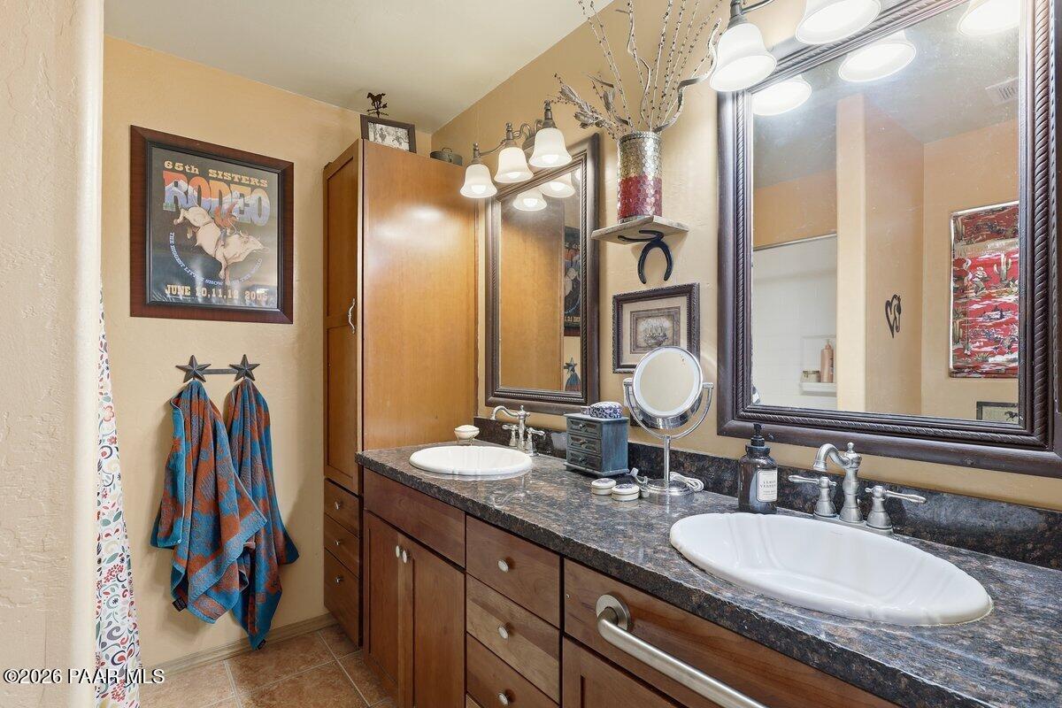 2550 West Canta Libre Road Chino Valley, AZ 86323 - Photo 14 of 33 Primary Bathroom (2)