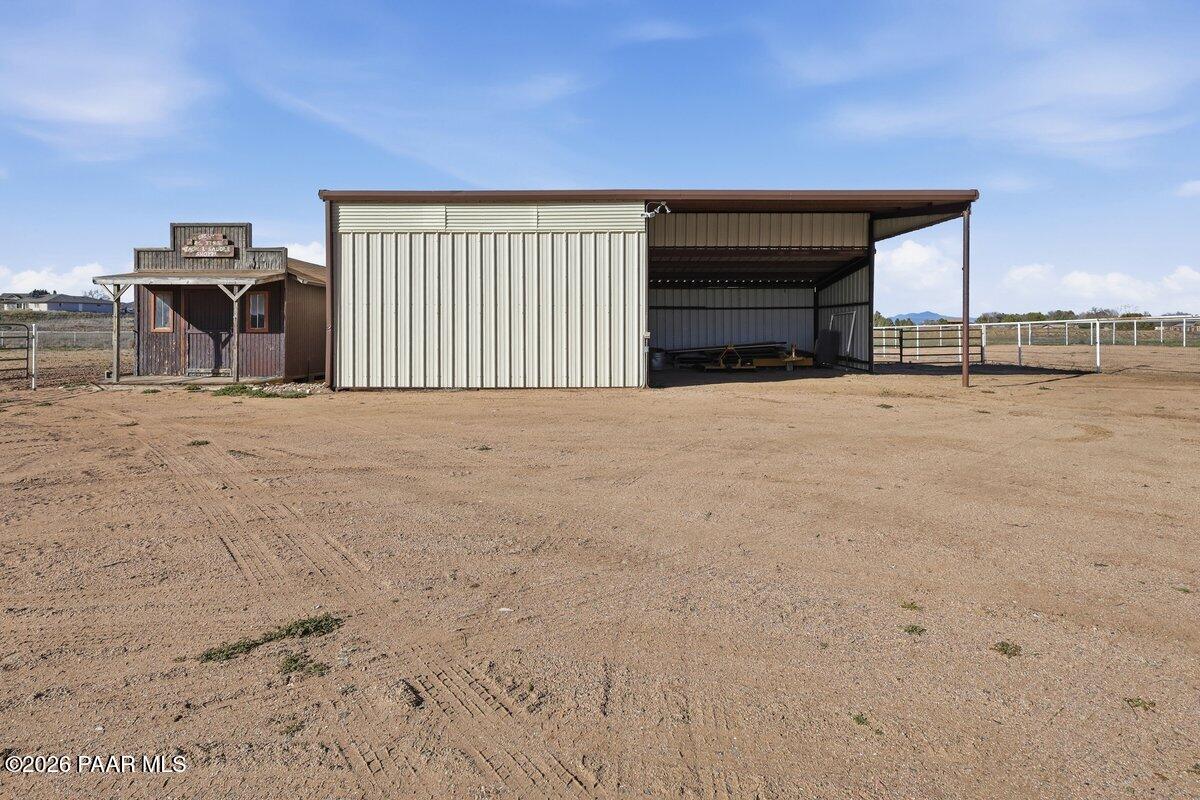 2550 West Canta Libre Road Chino Valley, AZ 86323 - Photo 26 of 33 Horse Stalls and barn