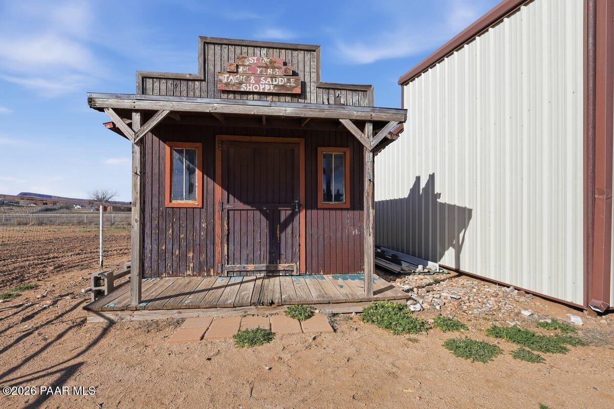 2550 West Canta Libre Road Chino Valley, AZ 86323 - Photo 29 of 33 Tack room