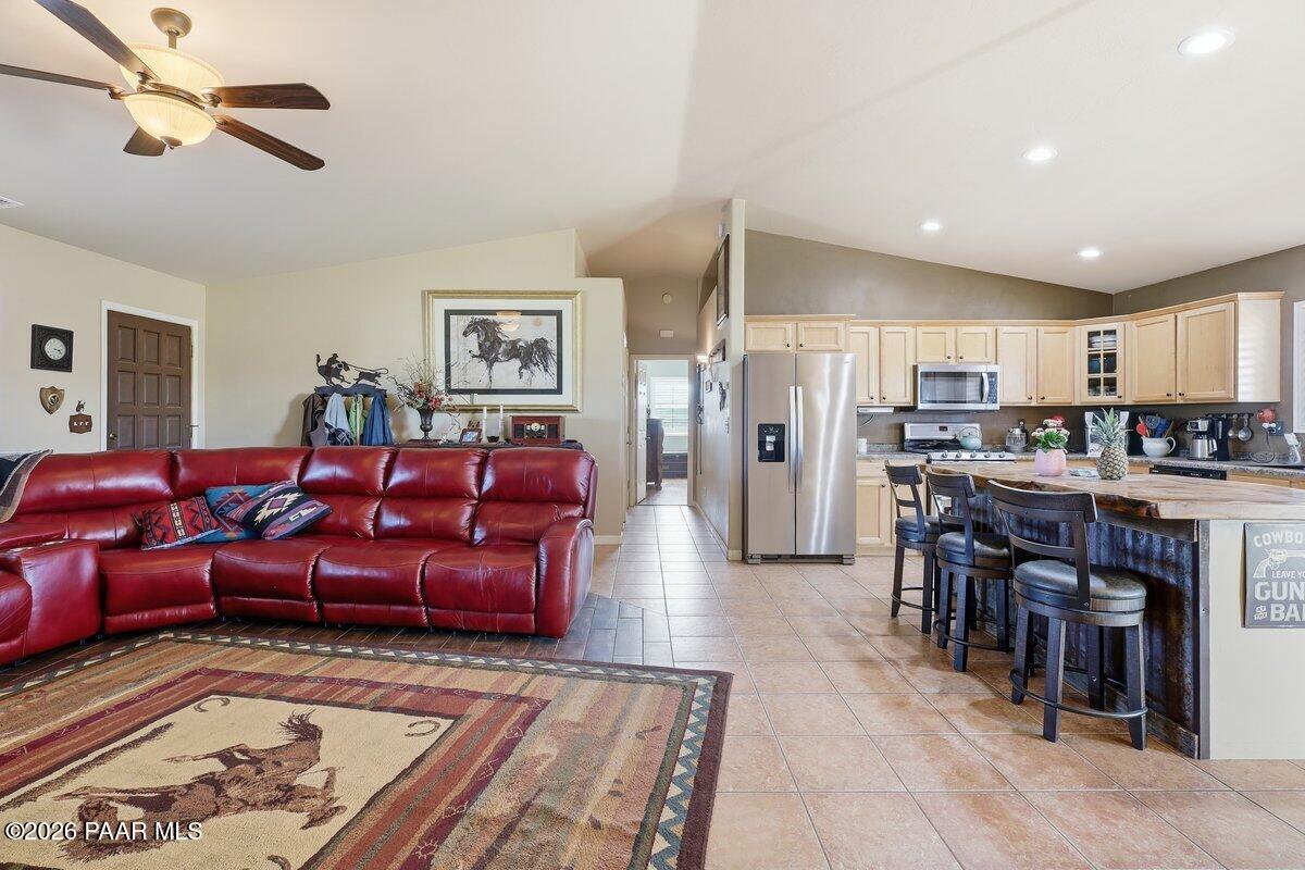 2550 West Canta Libre Road Chino Valley, AZ 86323 - Photo 4 of 33 Living room and Kitchen