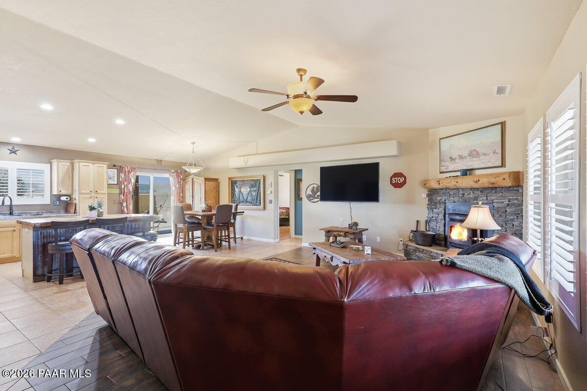 2550 West Canta Libre Road Chino Valley, AZ 86323 - Photo 8 of 33 Living room from entrance