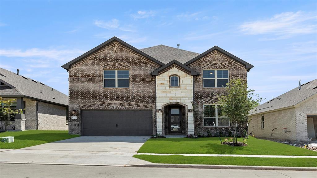 01. 1527 Bridlepath - Front