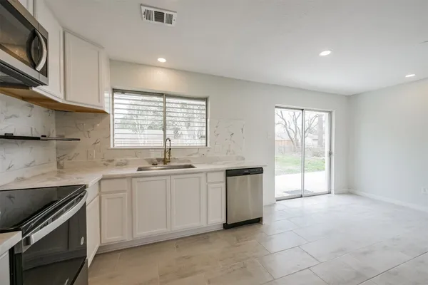 $2,200 | 2114 Shasta Drive, League City, TX 77565