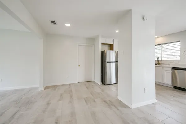 $2,200 | 2114 Shasta Drive, League City, TX 77565