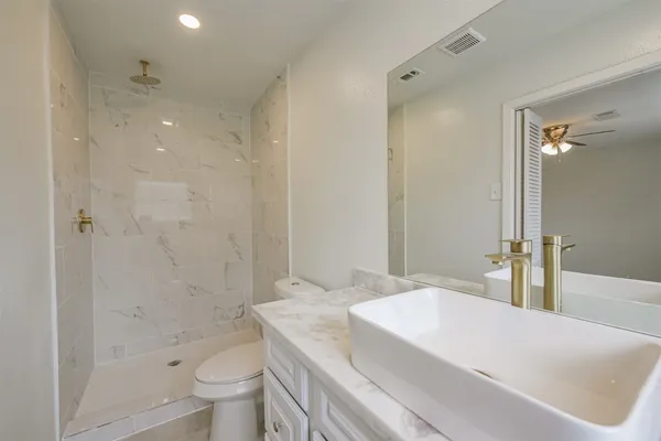 $2,200 | 2114 Shasta Drive, League City, TX 77565