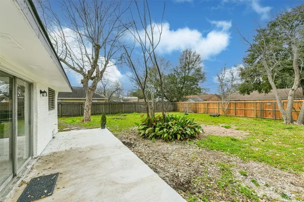 $2,200 | 2114 Shasta Drive, League City, TX 77565