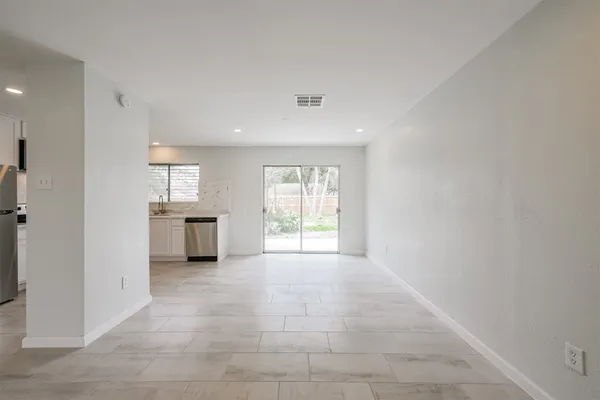 $2,200 | 2114 Shasta Drive, League City, TX 77565